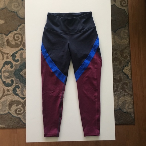 Old Navy Pants - Old Navy Go Dry High-Rise color-Block ⅞ leggings